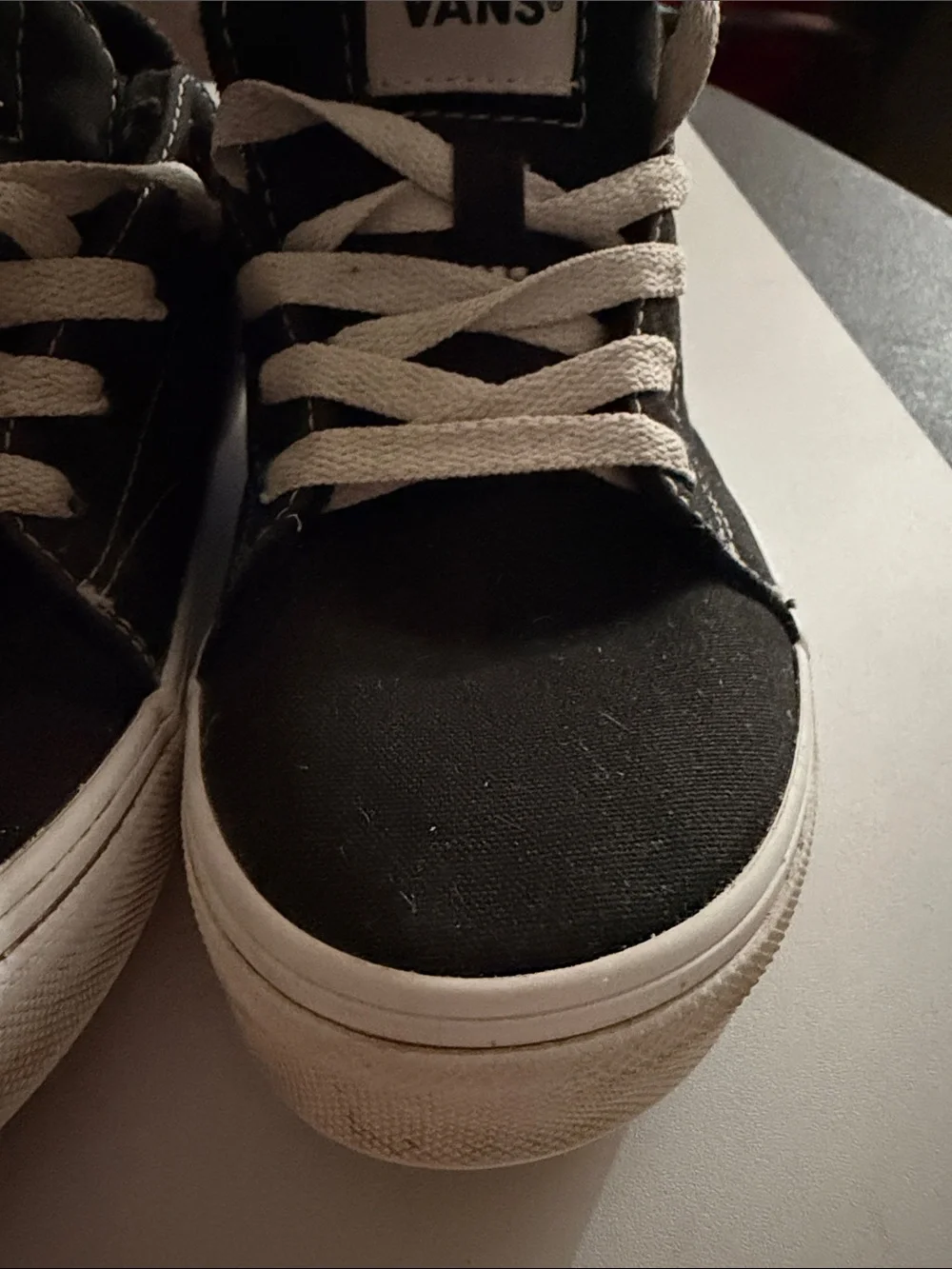 Vans Youth 3.5 big boy Black and White Low-Top Sneakers